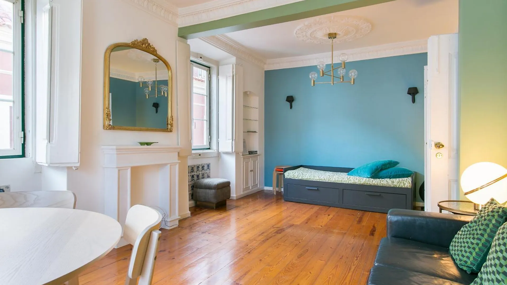 Spacious, Bright And Newly Renovated 2 Bedroom Apartment, Lisbon Historical Center, Madragoa شقة