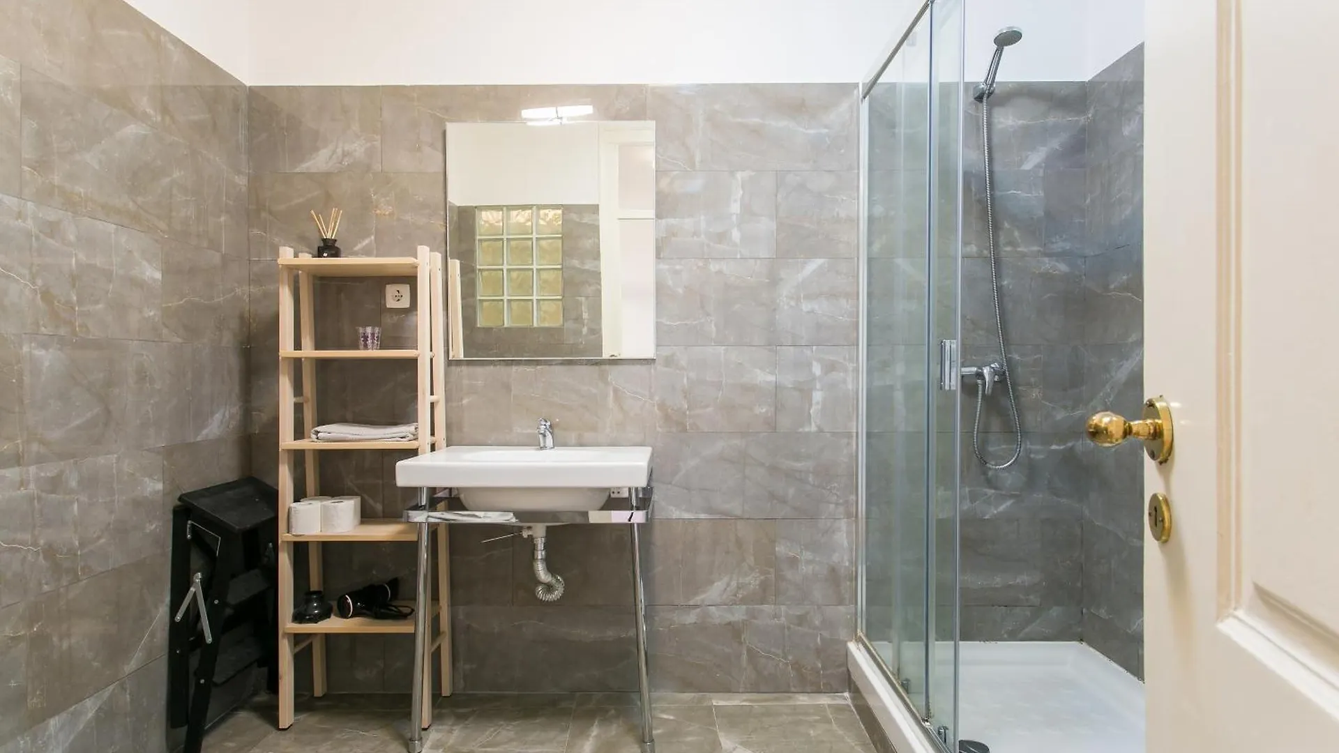 Spacious, Bright And Newly Renovated 2 Bedroom Apartment, Lisbon Historical Center, Madragoa البرتغال