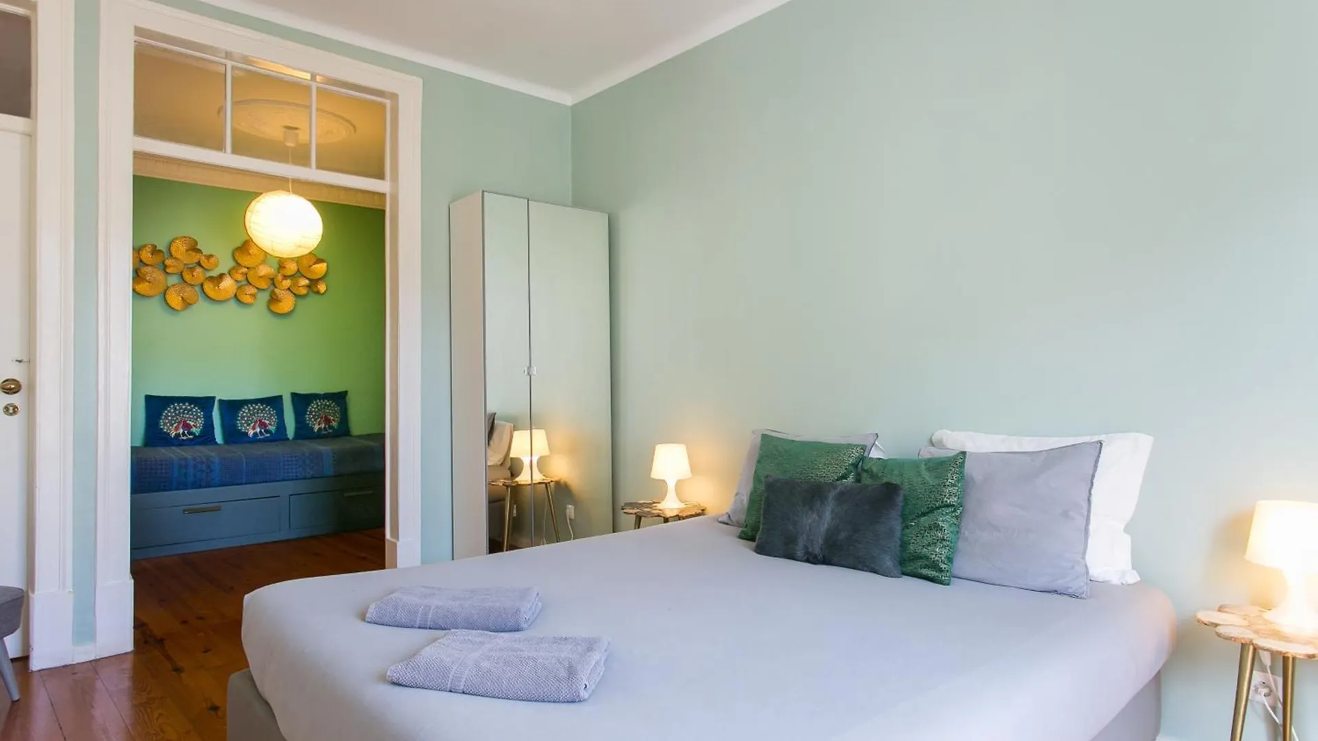 Spacious, Bright And Newly Renovated 2 Bedroom Apartment, Lisbon Historical Center, Madragoa شقة