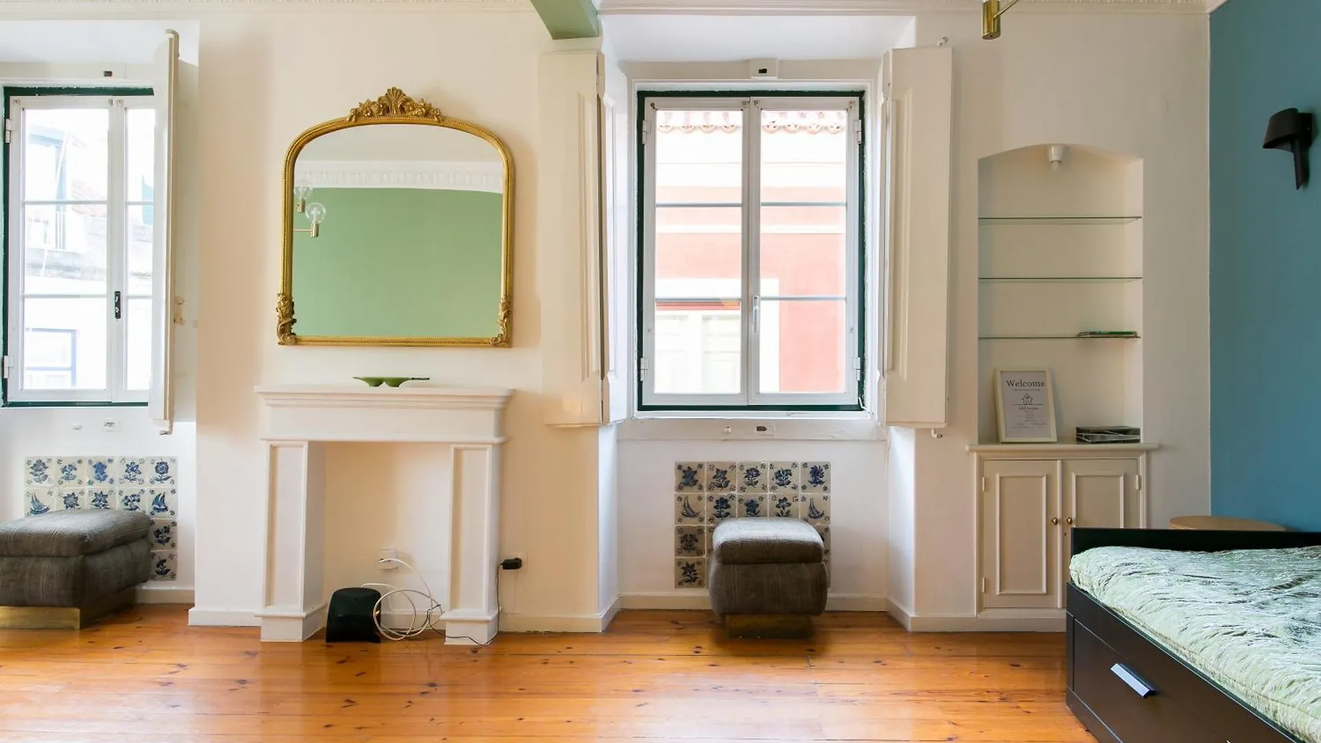 Spacious, Bright And Newly Renovated 2 Bedroom Apartment, Lisbon Historical Center, Madragoa