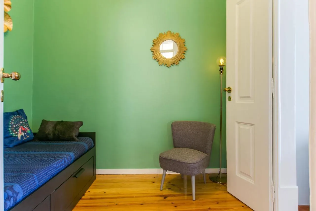 Spacious, Bright And Newly Renovated 2 Bedroom Apartment, Lisbon Historical Center, Madragoa