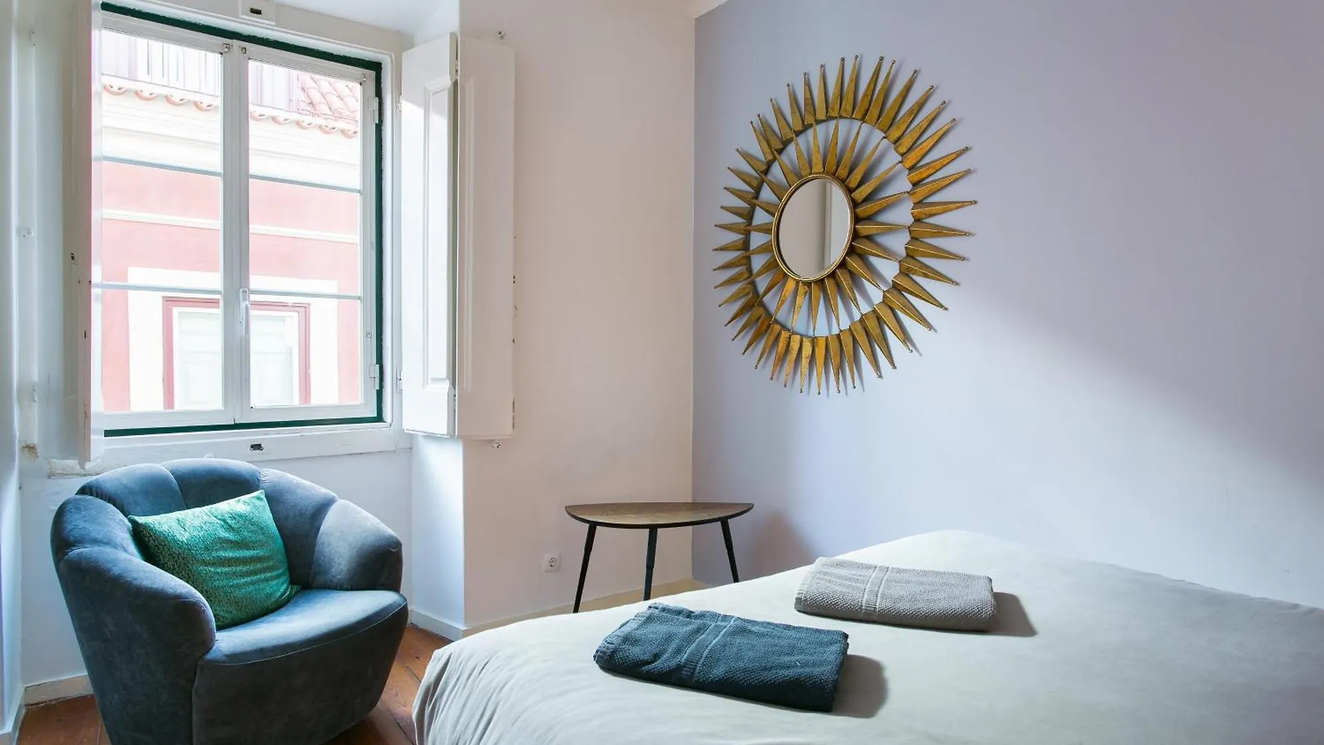 Spacious, Bright And Newly Renovated 2 Bedroom Apartment, Lisbon Historical Center, Madragoa 0*,  Portugalsko
