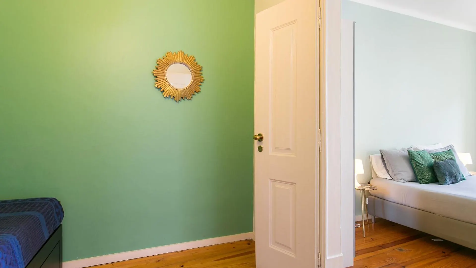 Spacious, Bright And Newly Renovated 2 Bedroom Apartment, Lisbon Historical Center, Madragoa Apartament