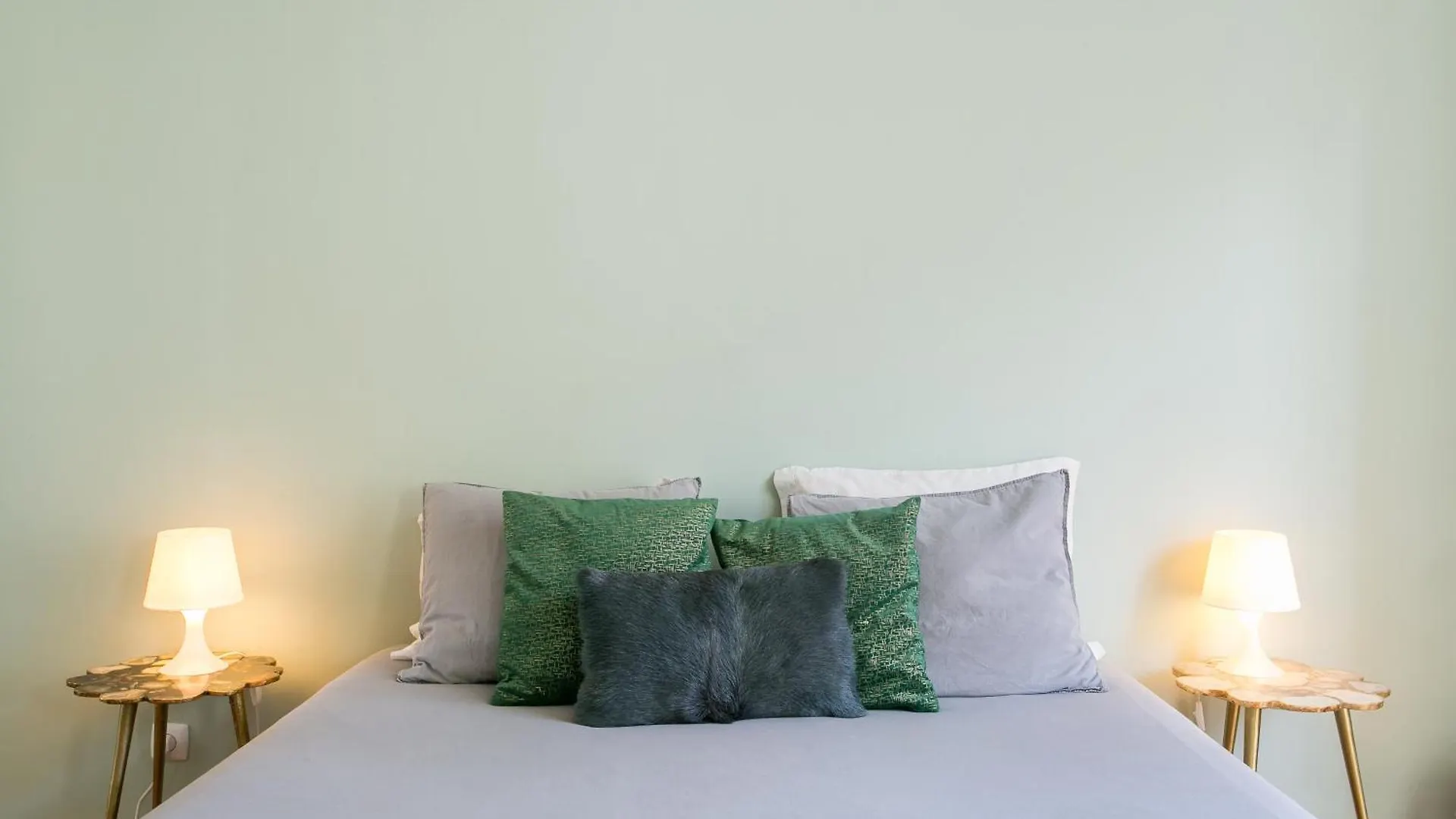 Apartament Spacious, Bright And Newly Renovated 2 Bedroom Apartment, Lisbon Historical Center, Madragoa